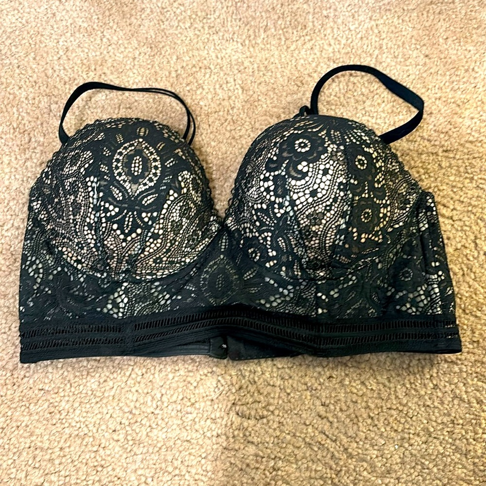 NWOT. Multiway wear undergarment from Victoria’s Secret. 34C